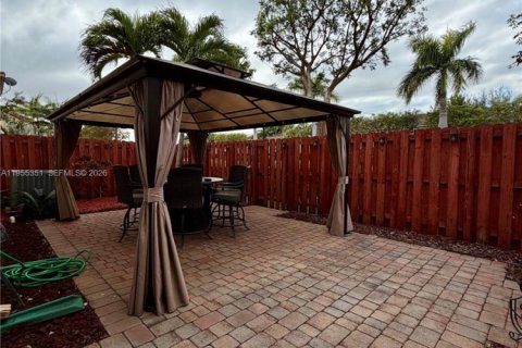 Townhouse in Cutler Bay, Florida 3 bedrooms, 166.02 sq.m. № 2010181 - photo 9