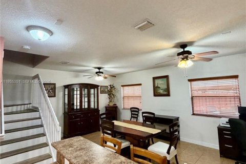 Townhouse in Cutler Bay, Florida 3 bedrooms, 166.02 sq.m. № 2010181 - photo 24
