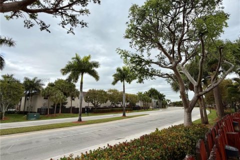 Townhouse in Cutler Bay, Florida 3 bedrooms, 166.02 sq.m. № 2010181 - photo 13