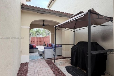 Townhouse in Cutler Bay, Florida 3 bedrooms, 166.02 sq.m. № 2010181 - photo 7