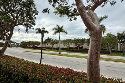 Townhouse in Cutler Bay, Florida 3 bedrooms, 166.02 sq.m. № 2010181 - photo 12