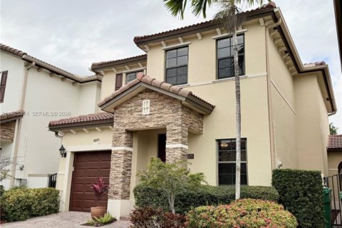 Townhouse in Cutler Bay, Florida 3 bedrooms, 166.02 sq.m. № 2010181 - photo 2