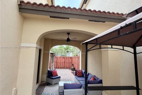 Townhouse in Cutler Bay, Florida 3 bedrooms, 166.02 sq.m. № 2010181 - photo 8