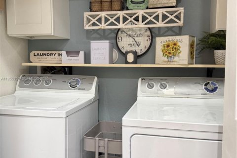 Townhouse in Cutler Bay, Florida 3 bedrooms, 166.02 sq.m. № 2010181 - photo 29