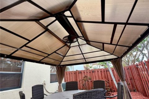 Townhouse in Cutler Bay, Florida 3 bedrooms, 166.02 sq.m. № 2010181 - photo 11