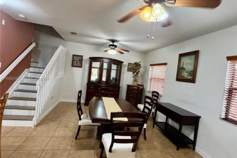 Townhouse in Cutler Bay, Florida 3 bedrooms, 166.02 sq.m. № 2010181 - photo 25