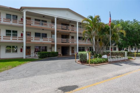 Condo in Saint Petersburg, Florida, 2 bedrooms  № 1740579 - photo 2