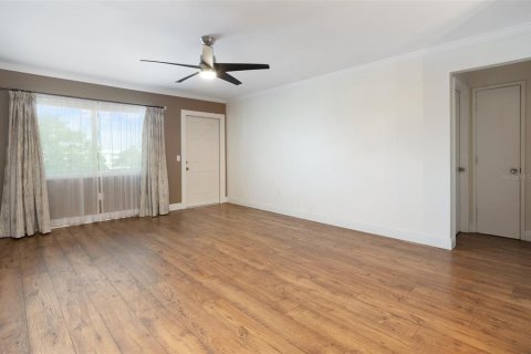 Condo in Saint Petersburg, Florida, 2 bedrooms  № 1740579 - photo 5