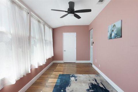Condo in Saint Petersburg, Florida, 2 bedrooms  № 1740579 - photo 17