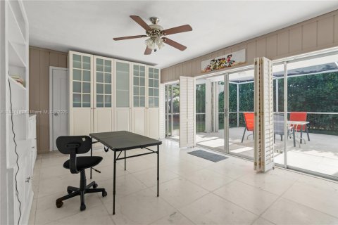 House in Miami, Florida 3 bedrooms, 193.98 sq.m. № 1743986 - photo 15
