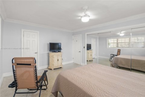 House in Miami, Florida 3 bedrooms, 193.98 sq.m. № 1743986 - photo 22