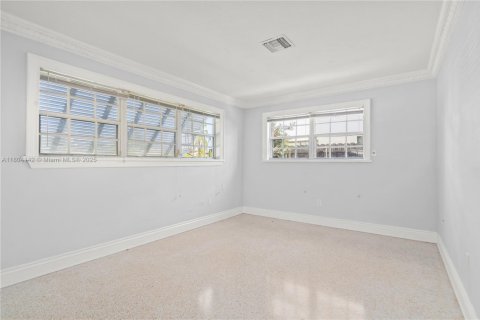 House in Miami, Florida 3 bedrooms, 193.98 sq.m. № 1743986 - photo 23