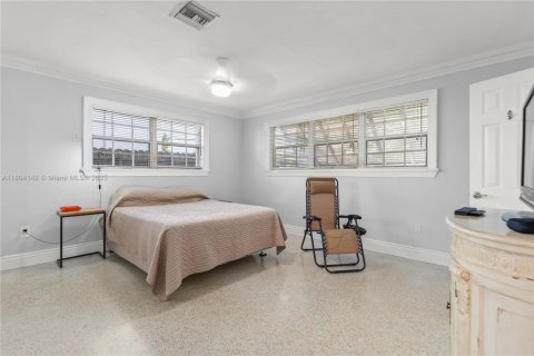 House in Miami, Florida 3 bedrooms, 193.98 sq.m. № 1743986 - photo 20