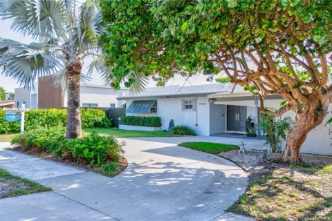 House in Miami, Florida 3 bedrooms, 193.98 sq.m. № 1743986 - photo 5