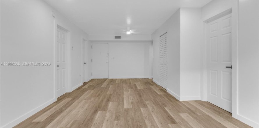 Condo in Miami, Florida, 2 bedrooms  № 2059892