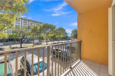 Condo in Miami, Florida, 2 bedrooms  № 2059892 - photo 28
