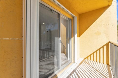 Condo in Miami, Florida, 2 bedrooms  № 2059892 - photo 24