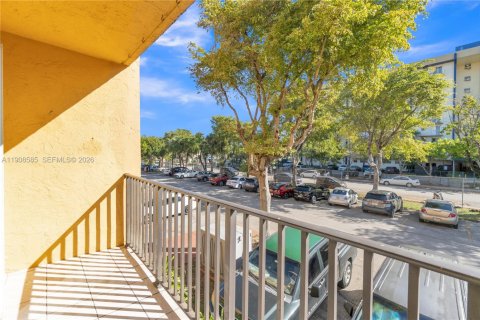 Condo in Miami, Florida, 2 bedrooms  № 2059892 - photo 21