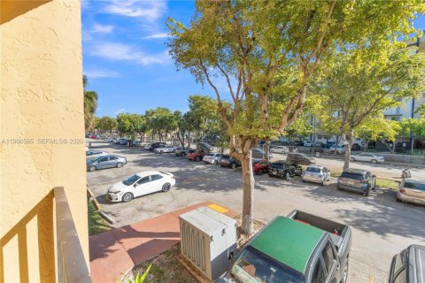 Condo in Miami, Florida, 2 bedrooms  № 2059892 - photo 20