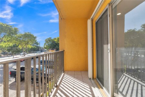 Condo in Miami, Florida, 2 bedrooms  № 2059892 - photo 22