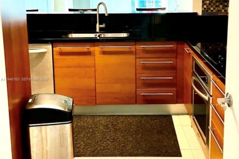 Copropriété à louer à Miami, Floride: 2 chambres, 126.63 m2 № 2056831 - photo 6