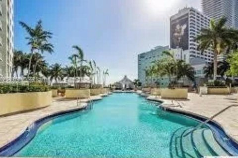 Copropriété à louer à Miami, Floride: 2 chambres, 126.63 m2 № 2056831 - photo 1