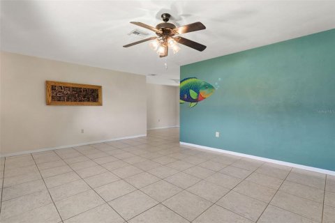 House in Saint Petersburg, Florida 3 bedrooms, 207.54 sq.m. № 1837667 - photo 5