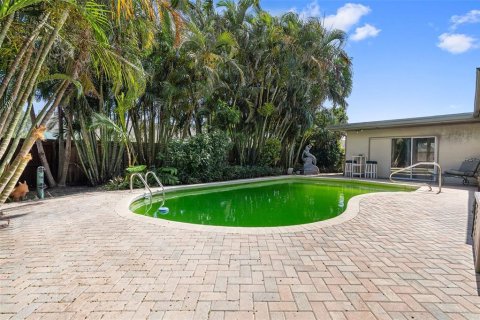 House in Saint Petersburg, Florida 3 bedrooms, 207.54 sq.m. № 1837667 - photo 25