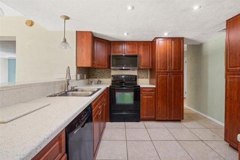 House in Saint Petersburg, Florida 3 bedrooms, 207.54 sq.m. № 1837667 - photo 10