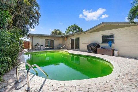 House in Saint Petersburg, Florida 3 bedrooms, 207.54 sq.m. № 1837667 - photo 24