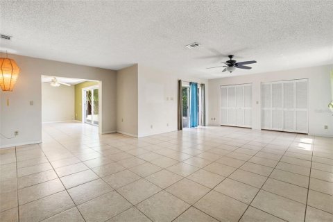 House in Saint Petersburg, Florida 3 bedrooms, 207.54 sq.m. № 1837667 - photo 14