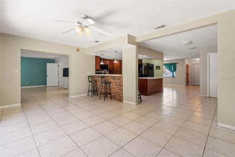 House in Saint Petersburg, Florida 3 bedrooms, 207.54 sq.m. № 1837667 - photo 12