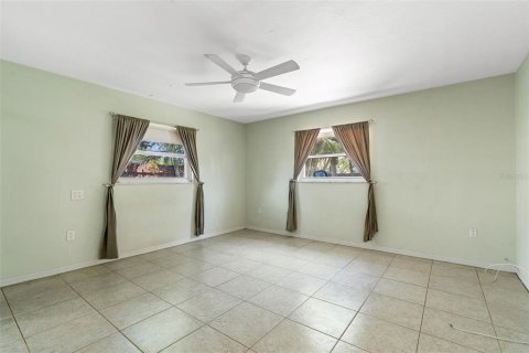 House in Saint Petersburg, Florida 3 bedrooms, 207.54 sq.m. № 1837667 - photo 19