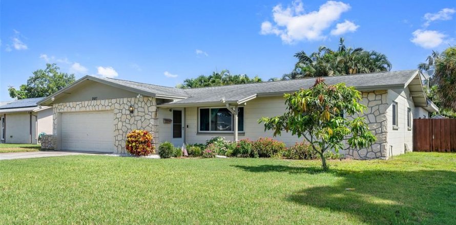 House in Saint Petersburg, Florida 3 bedrooms, 207.54 sq.m. № 1837667