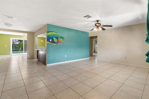House in Saint Petersburg, Florida 3 bedrooms, 207.54 sq.m. № 1837667 - photo 6