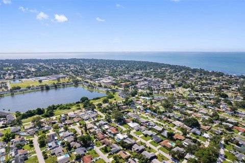 House in Saint Petersburg, Florida 3 bedrooms, 207.54 sq.m. № 1837667 - photo 30
