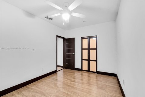 Copropriété à vendre à Miami Beach, Floride: 2 chambres, 64.01 m2 № 1967693 - photo 13