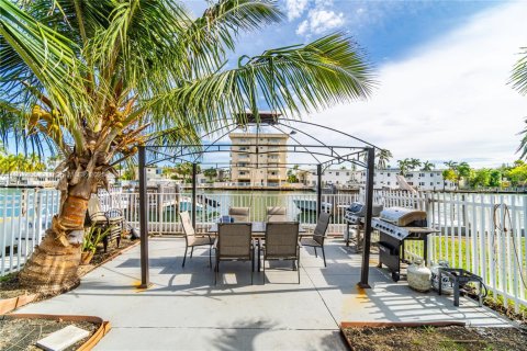 Copropriété à vendre à Miami Beach, Floride: 2 chambres, 64.01 m2 № 1967693 - photo 15