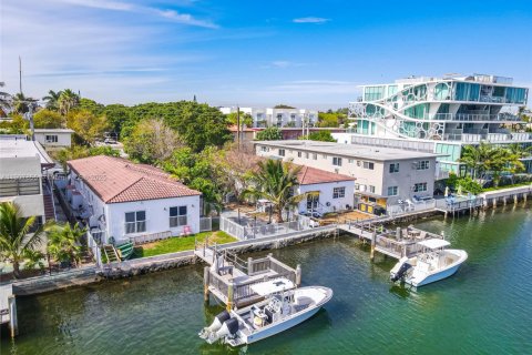 Copropriété à vendre à Miami Beach, Floride: 2 chambres, 64.01 m2 № 1967693 - photo 16