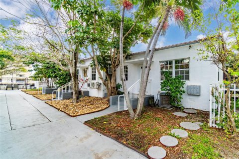 Copropriété à vendre à Miami Beach, Floride: 2 chambres, 64.01 m2 № 1967693 - photo 2