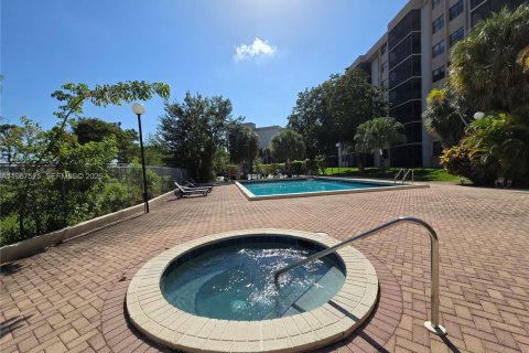 Condominio en venta en Miami, Florida, 2 dormitorios, 128.21 m2 № 2243357 - foto 19