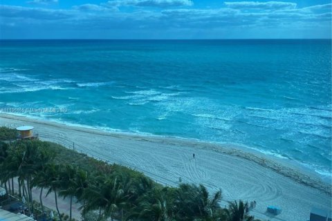 Condominio en venta en Miami Beach, Florida, 1 dormitorio, 61.5 m2 № 1710882 - foto 2
