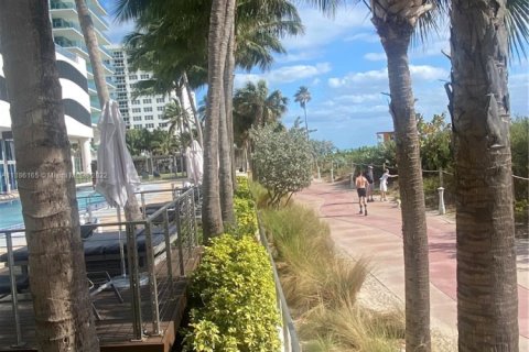 Condominio en venta en Miami Beach, Florida, 1 dormitorio, 61.5 m2 № 1710882 - foto 21
