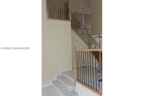 House in Miramar, Florida 4 bedrooms, 222.13 sq.m. № 1998349 - photo 5