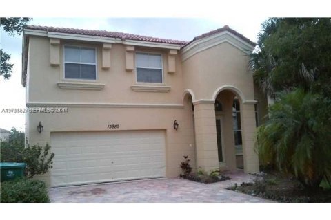 House in Miramar, Florida 4 bedrooms, 222.13 sq.m. № 1998349 - photo 8