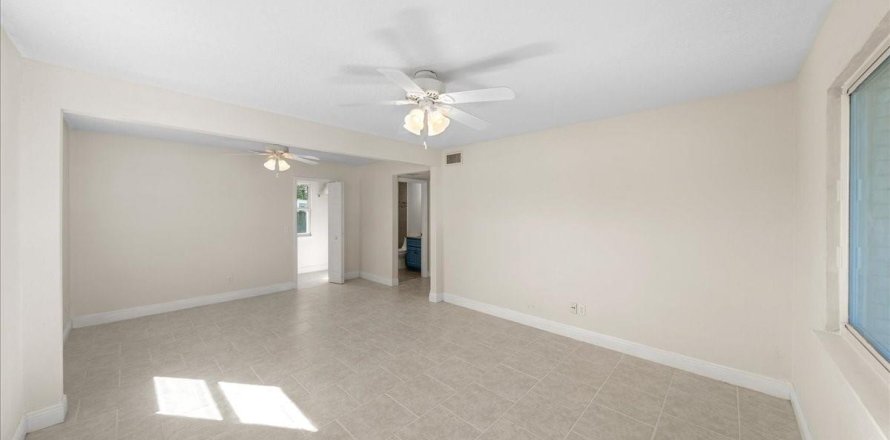 House in Palm Bay, Florida 3 bedrooms, 166.95 sq.m. № 1029729