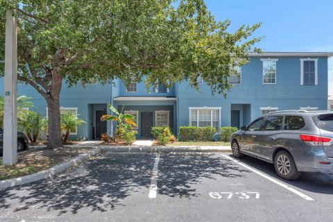 Townhouse in Gibsonton, Florida 2 bedrooms, 107.02 sq.m. № 2197297