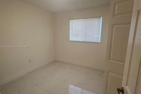 Villa ou maison à vendre à Miami, Floride: 3 chambres, 87.61 m2 № 1796375 - photo 3