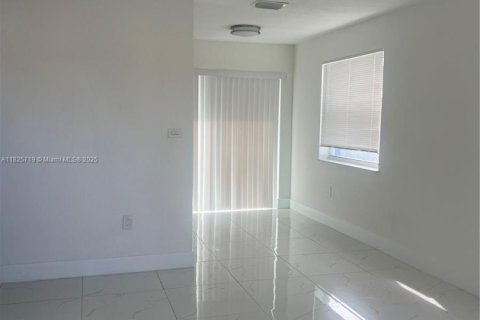 Villa ou maison à vendre à Miami, Floride: 3 chambres, 87.61 m2 № 1796375 - photo 7