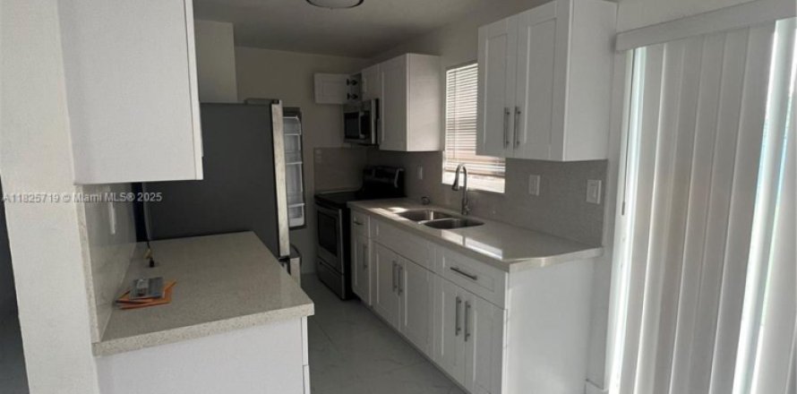 Villa ou maison à Miami, Floride 3 chambres, 87.61 m2 № 1796375